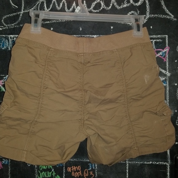 Khaki shorts - Picture 3 of 4